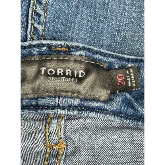Torrid Denim Shorts Size 20 Exposed Button Fly Medium Wash Cut Off Raw Hem Pinup - Picture 4 of 11